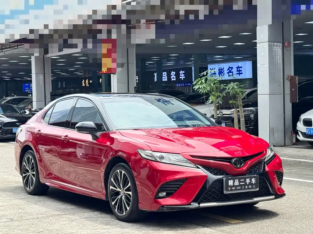 Toyota Camry — фото 2