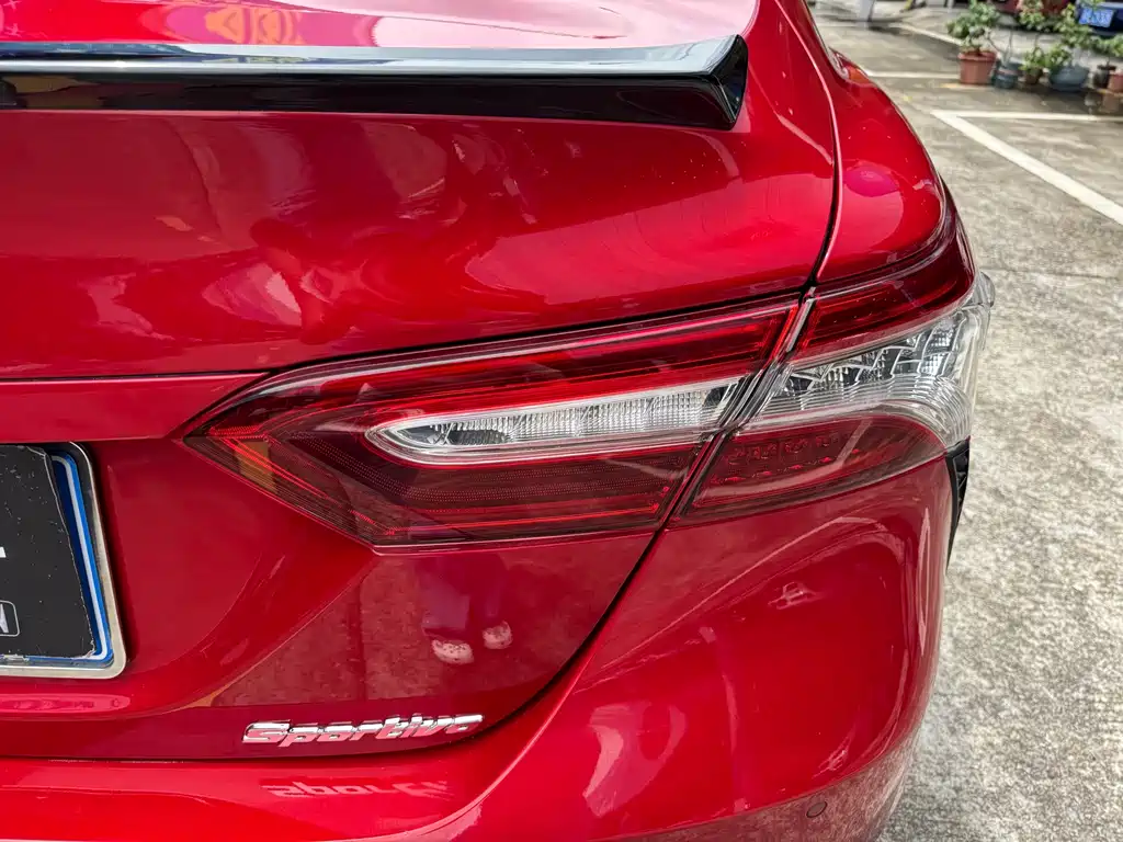 Toyota Camry — фото 18