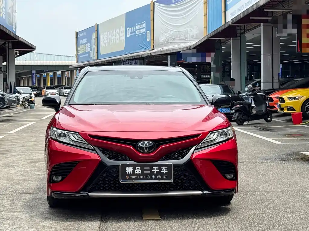 Toyota Camry — фото 3
