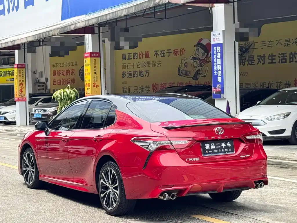 Toyota Camry — фото 4