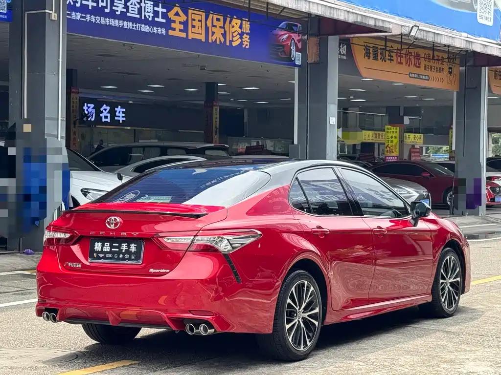 Toyota Camry — фото 5