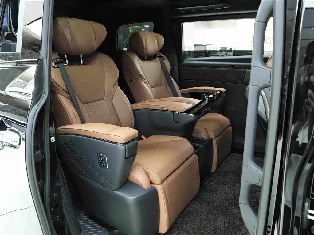 Toyota Alphard — фото 13