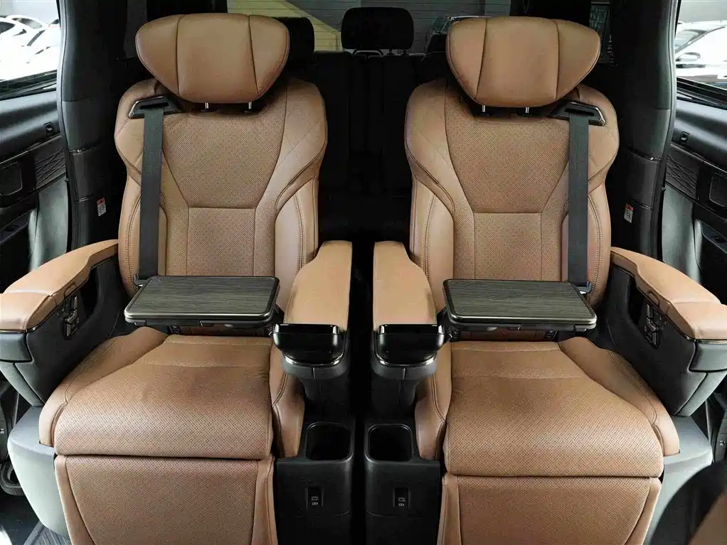 Toyota Alphard — фото 14