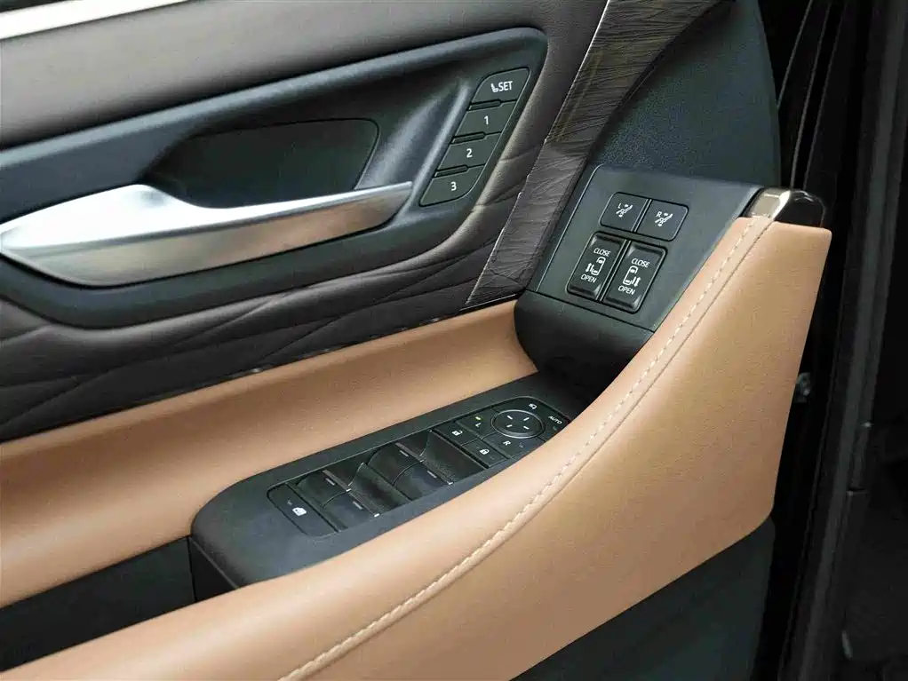 Toyota Alphard — фото 17