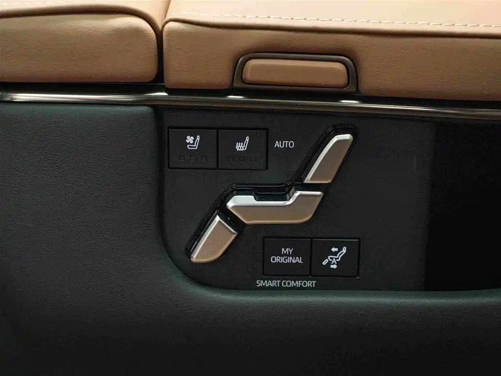 Toyota Alphard — фото 22