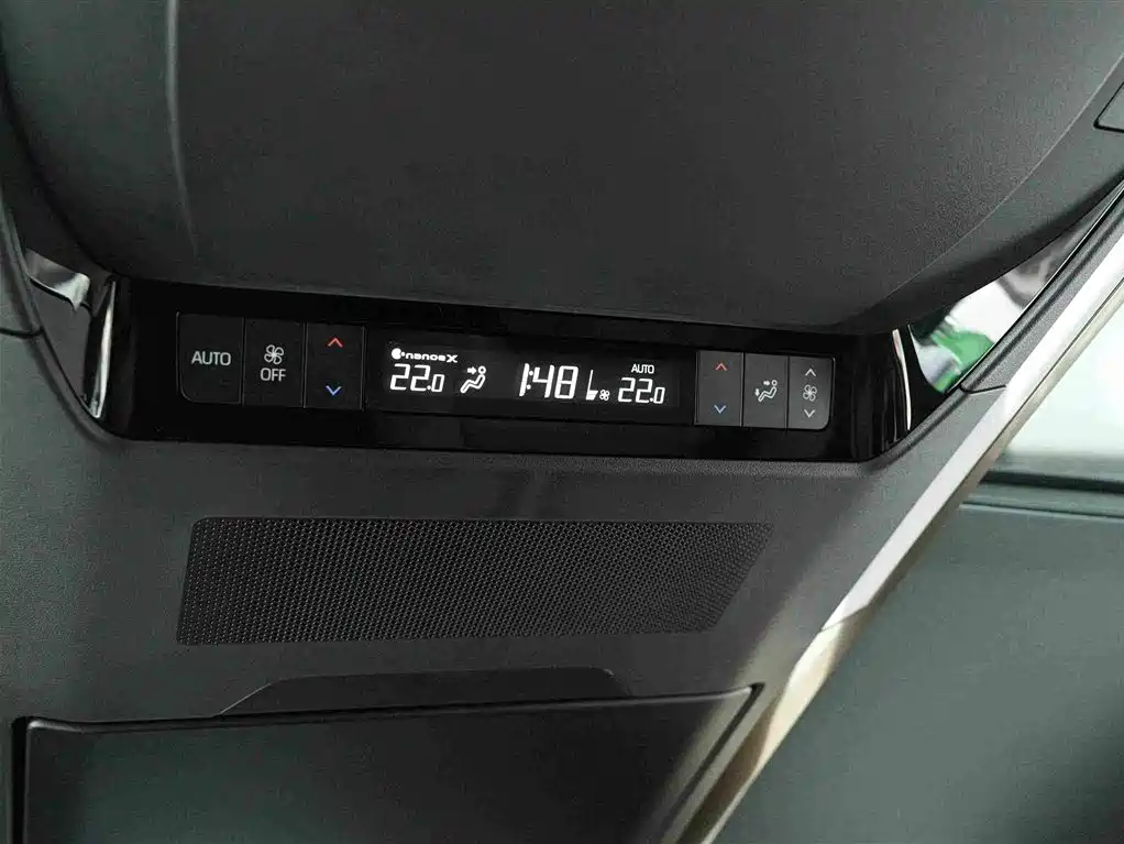 Toyota Alphard — фото 23