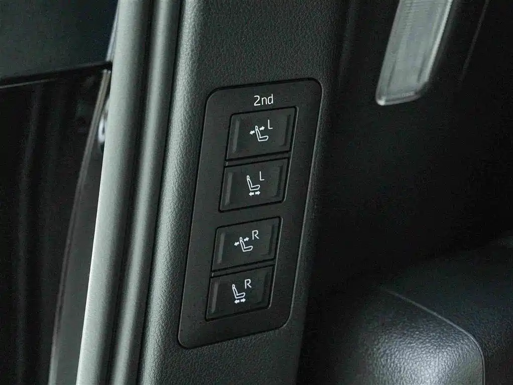 Toyota Alphard — фото 24