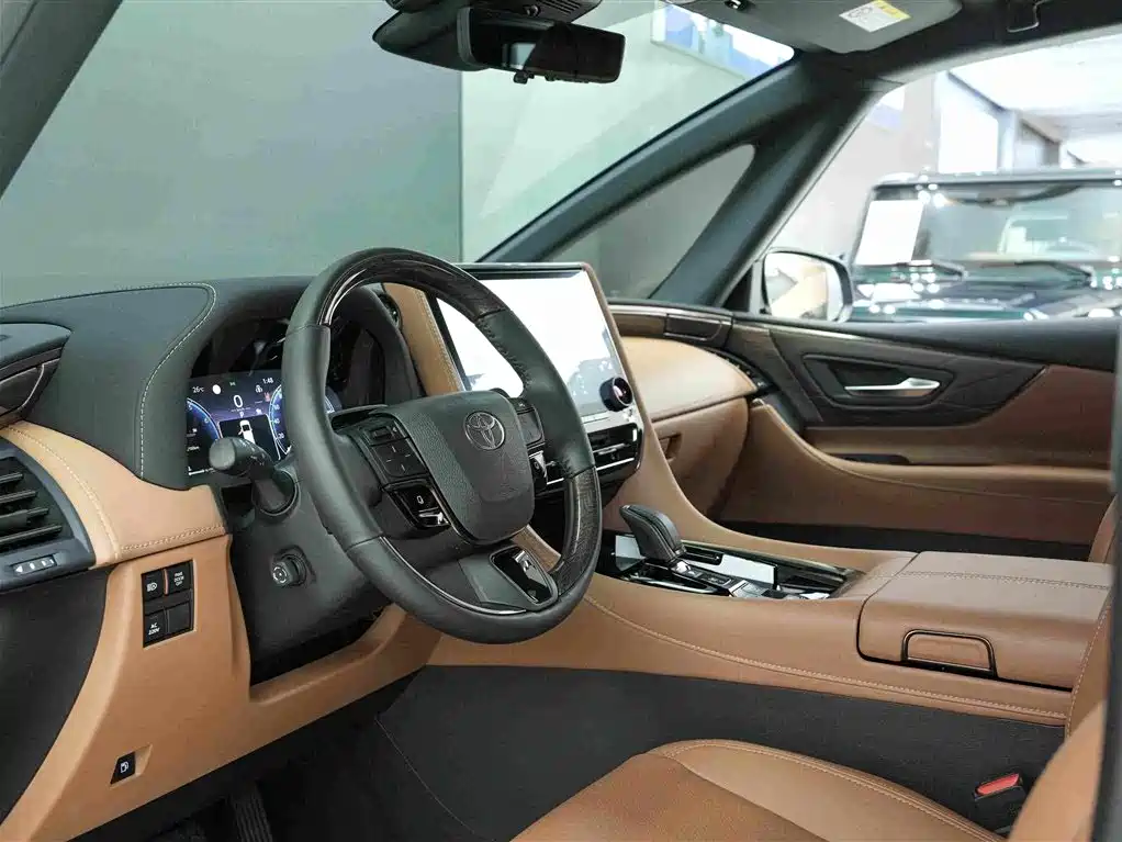 Toyota Alphard — фото 7