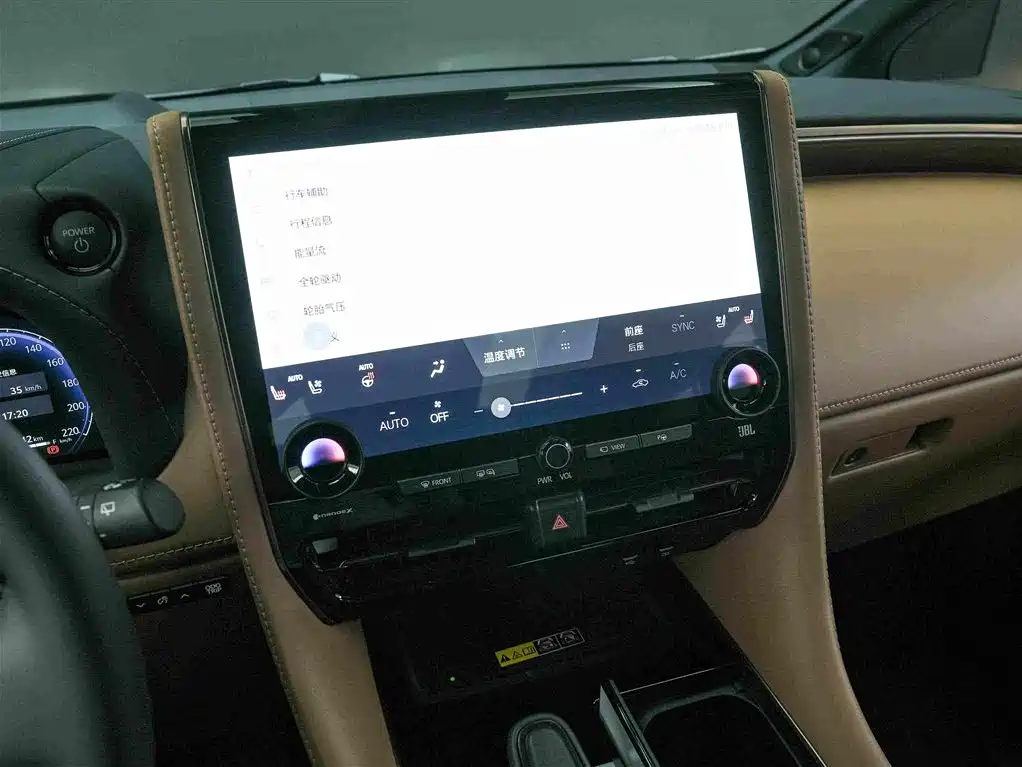 Toyota Alphard — фото 9