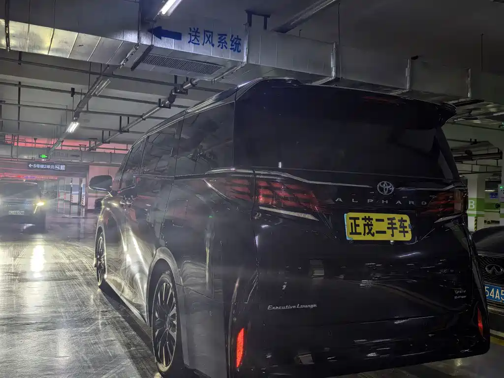 Toyota Alphard — фото 5