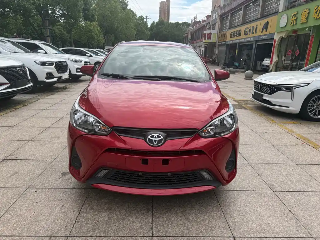 Toyota Yaris L — фото 2