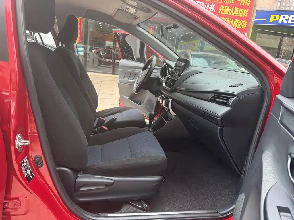 Toyota Yaris L — фото 6