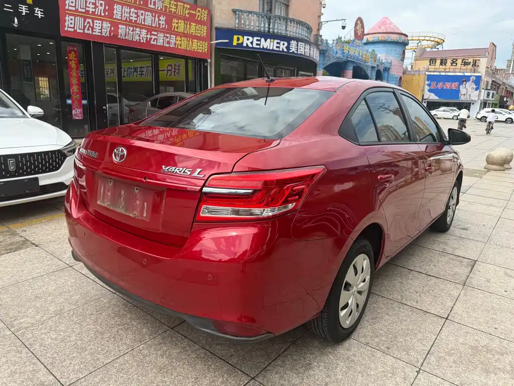 Toyota Yaris L — фото 8