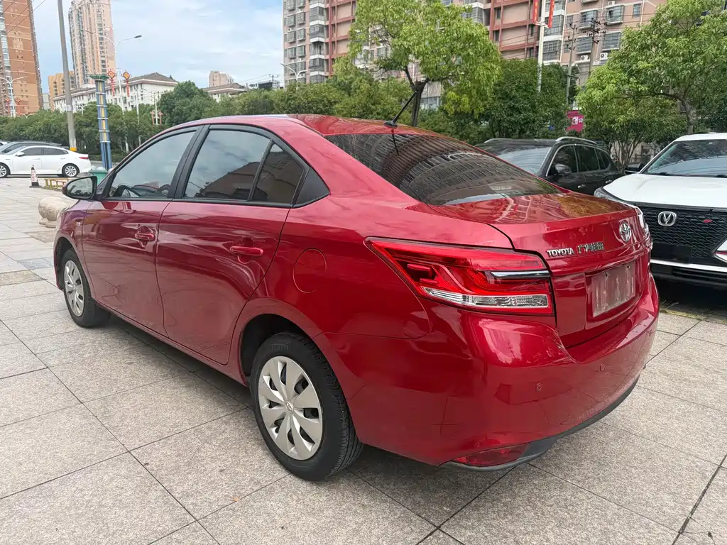 Toyota Yaris L — фото 9