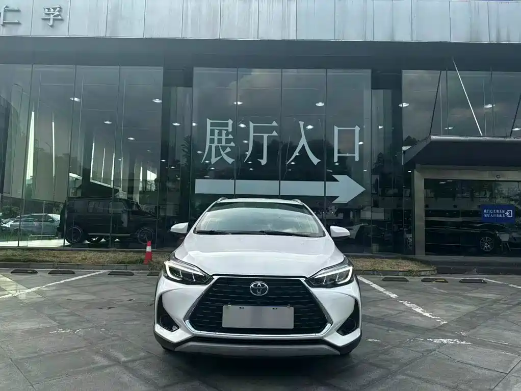 Toyota Yaris L — фото 2