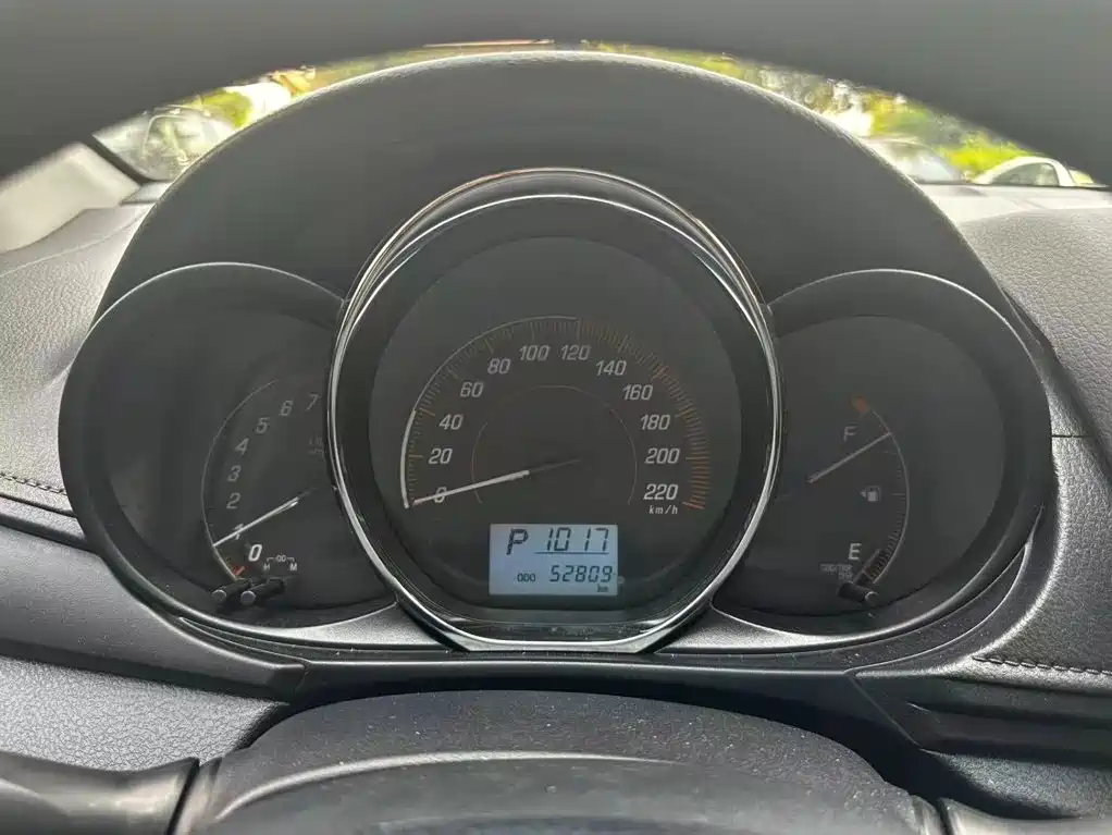 Toyota Yaris L — фото 17