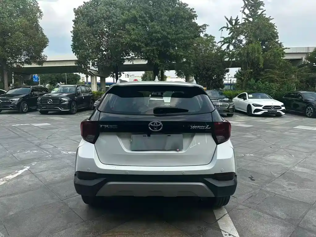 Toyota Yaris L — фото 7