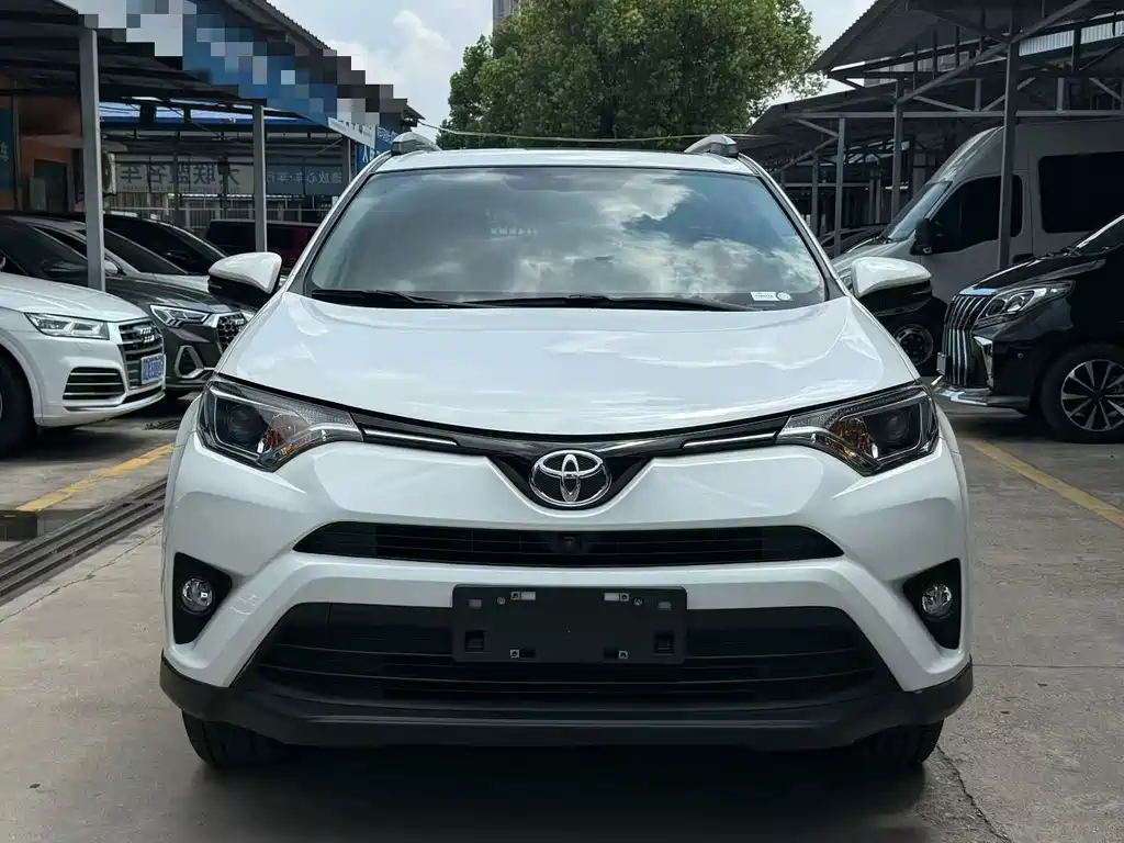 Toyota RAV4 — фото 2