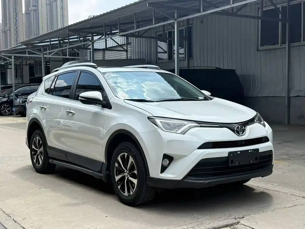 Toyota RAV4 — фото 3