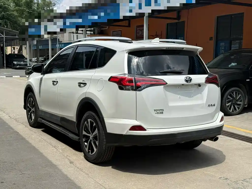 Toyota RAV4 — фото 9