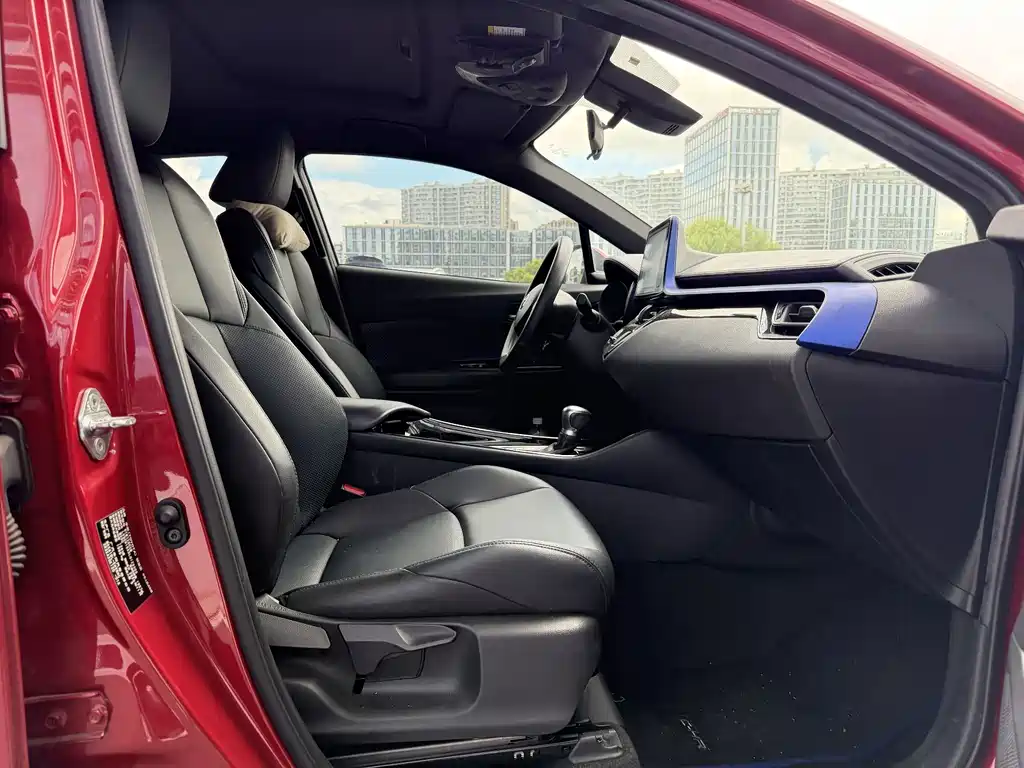 Toyota C-HR — фото 7