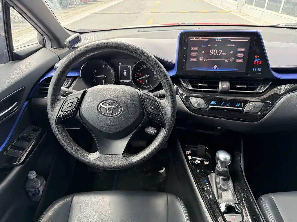 Toyota C-HR — фото 8