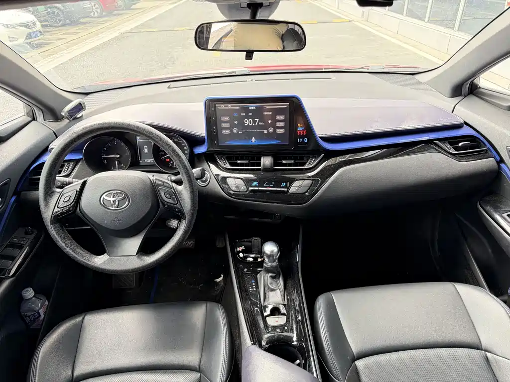 Toyota C-HR — фото 9