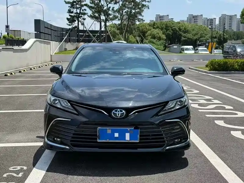 Toyota Camry — фото 2