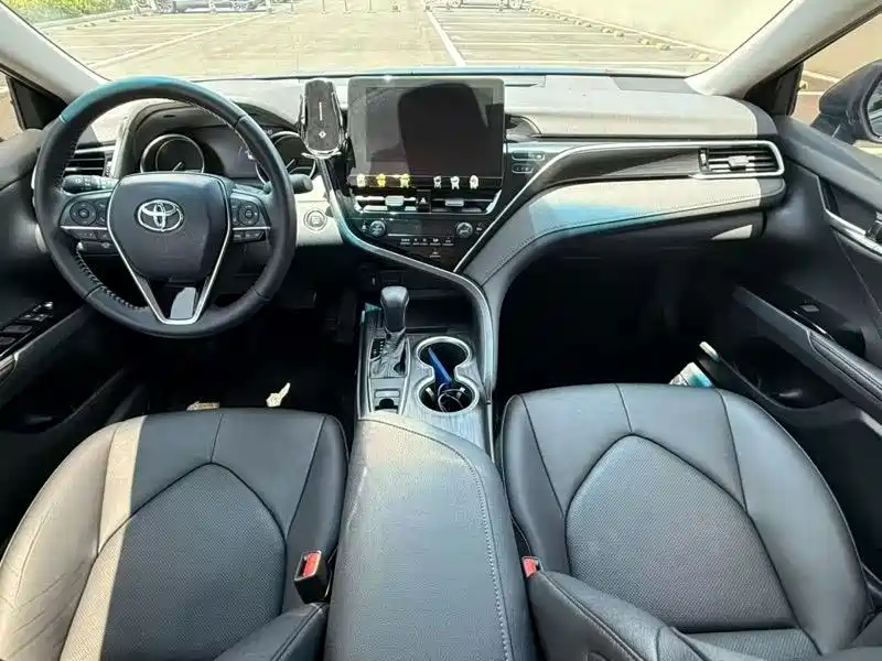 Toyota Camry — фото 4