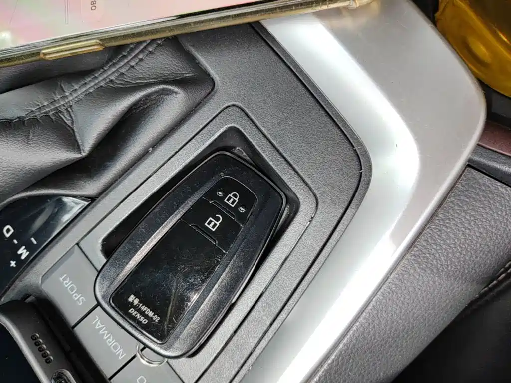 Toyota RAV4 — фото 9