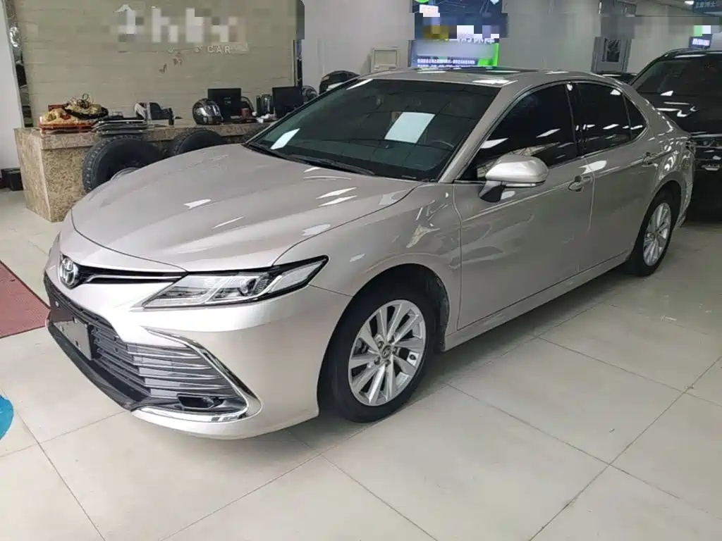 Toyota Camry — фото 2