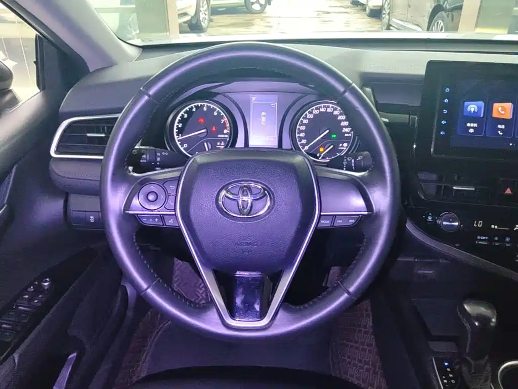 Toyota Camry — фото 11