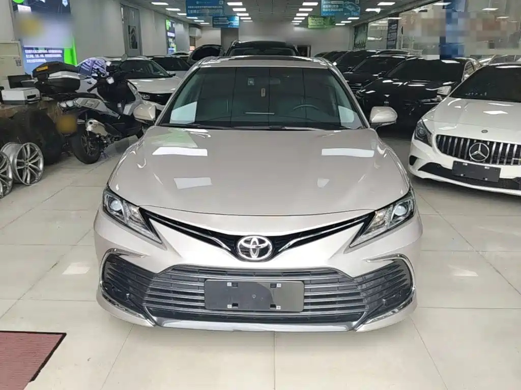 Toyota Camry — фото 3