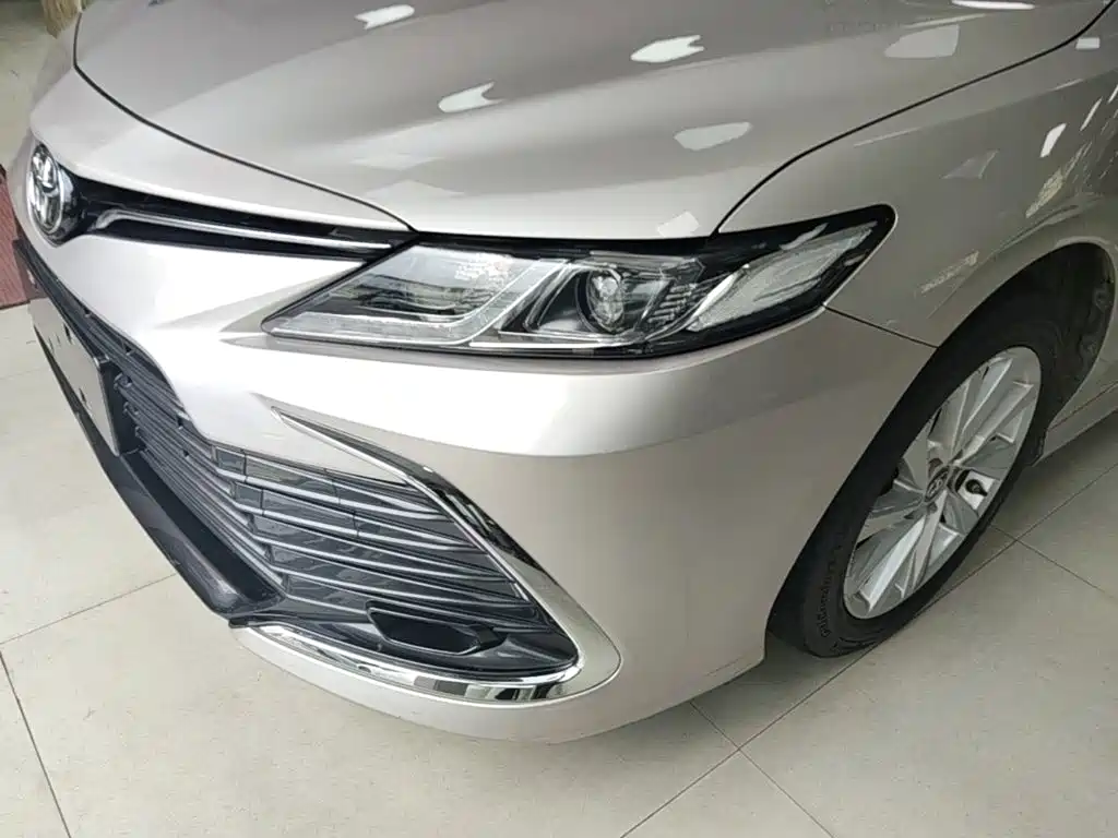 Toyota Camry — фото 24