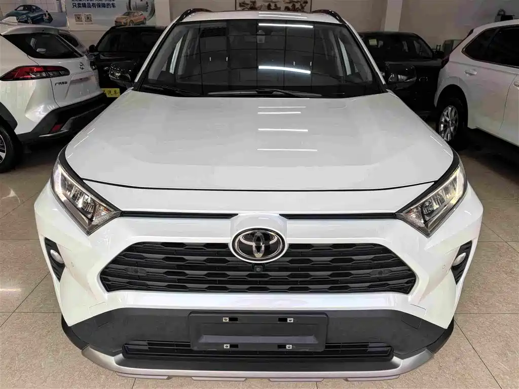 Toyota RAV4 — фото 2