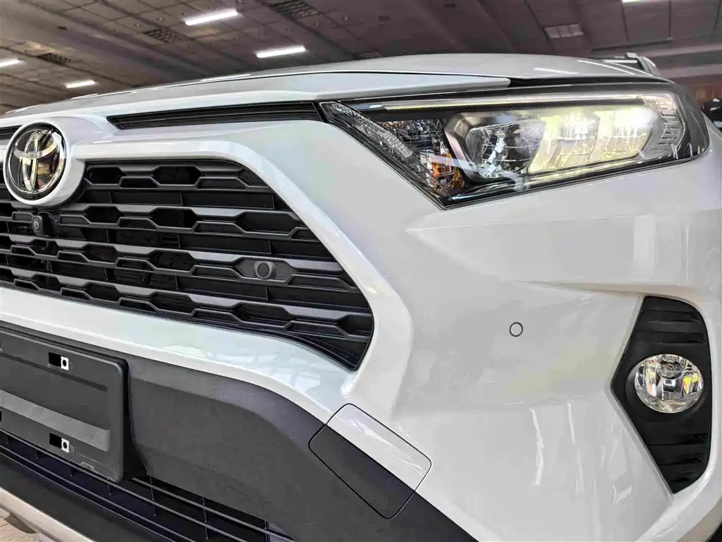 Toyota RAV4 — фото 17