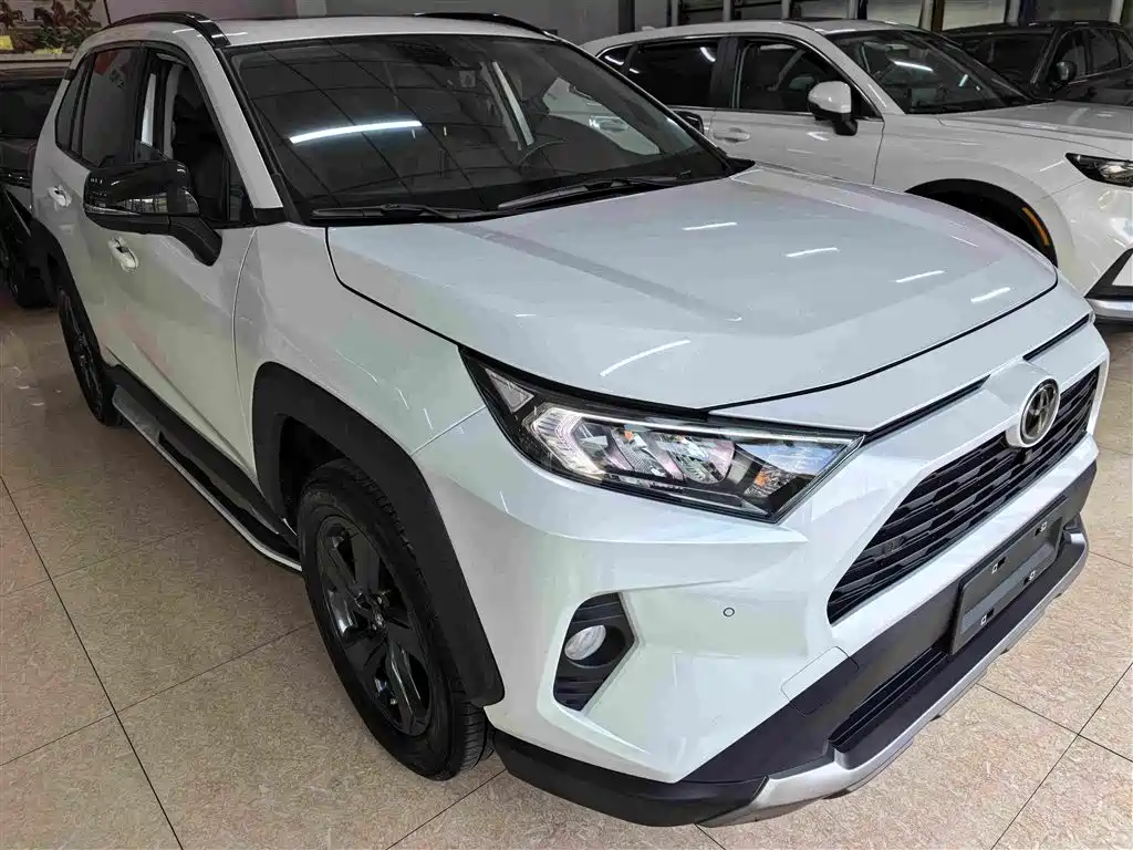 Toyota RAV4 — фото 3