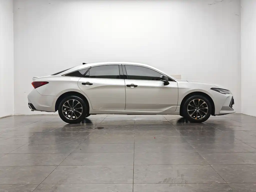 Toyota Avalon — фото 11