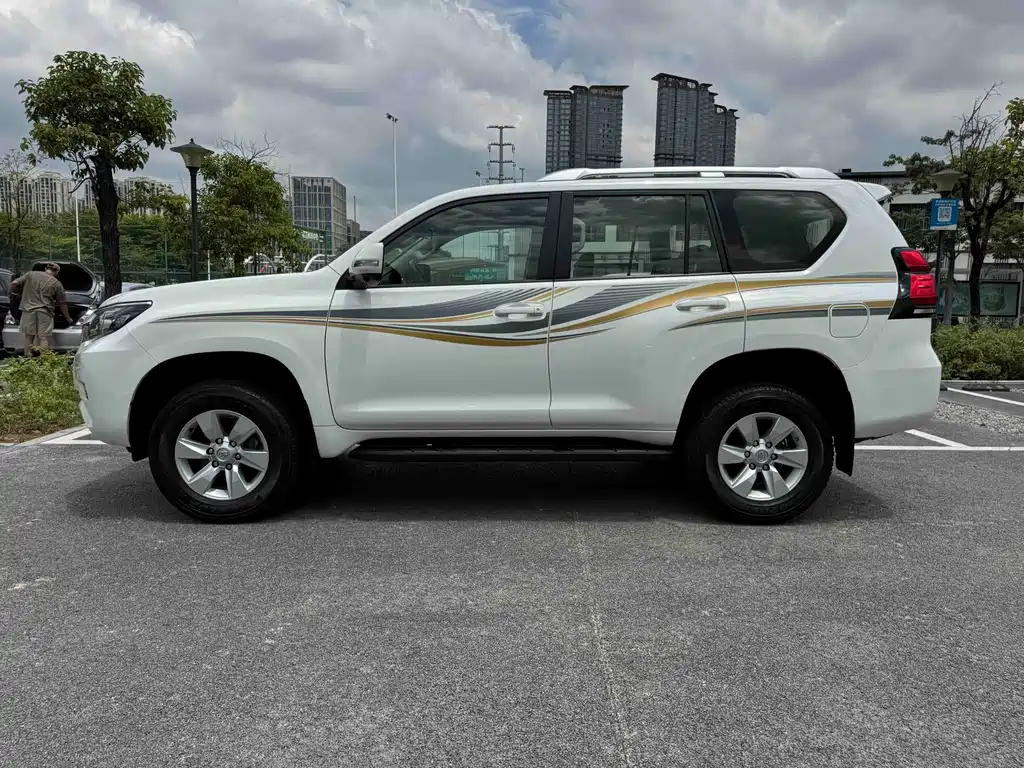 Toyota Prado (Import) — фото 9