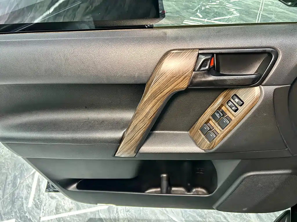 Toyota Prado (Import) — фото 23