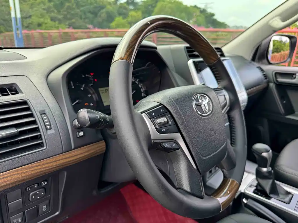 Toyota Prado (Import) — фото 7