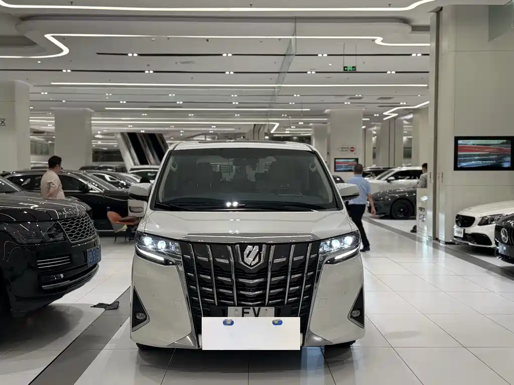 Toyota Alphard — фото 2