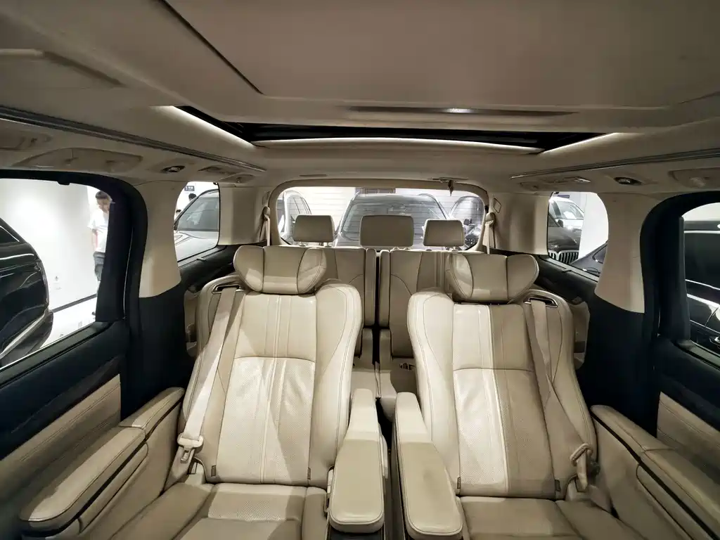 Toyota Alphard — фото 5