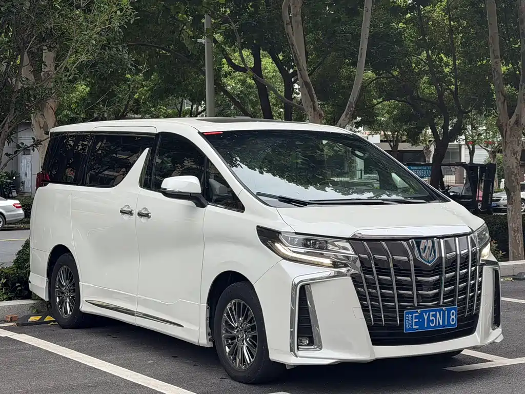 Toyota Alphard — фото 3