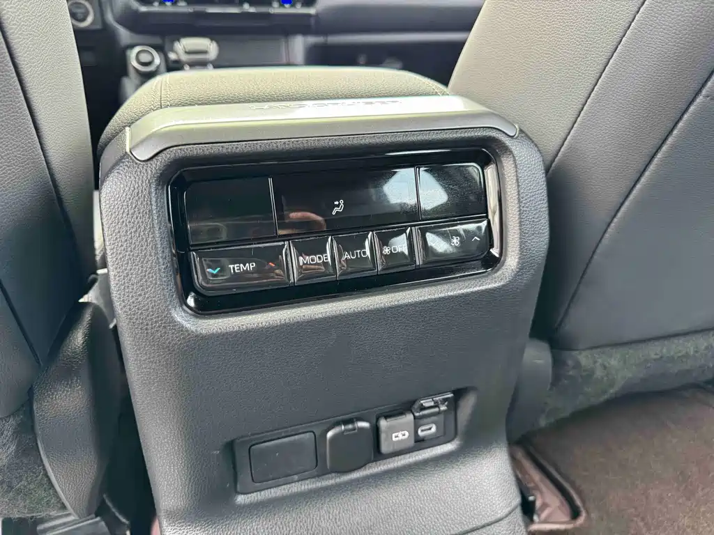 Toyota Prado — фото 11