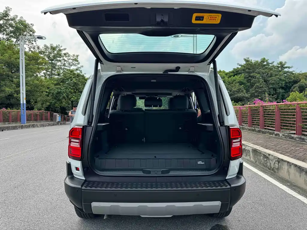 Toyota Prado — фото 15