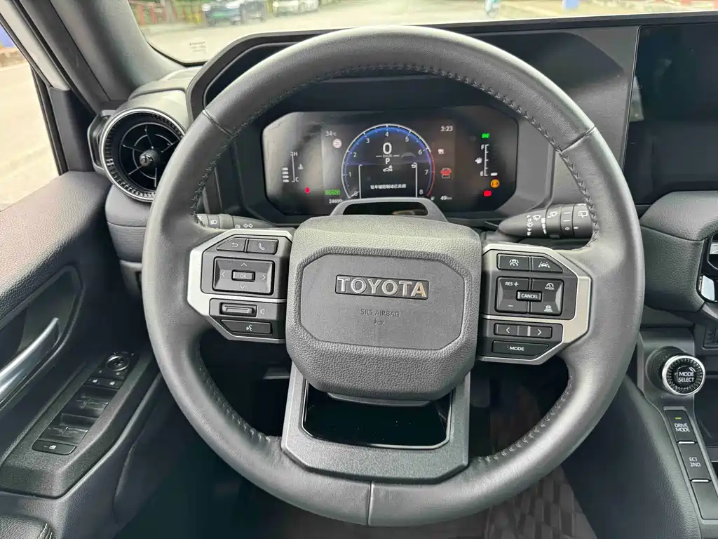 Toyota Prado — фото 10