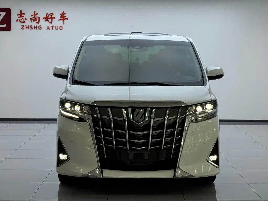 Toyota Alphard — фото 2