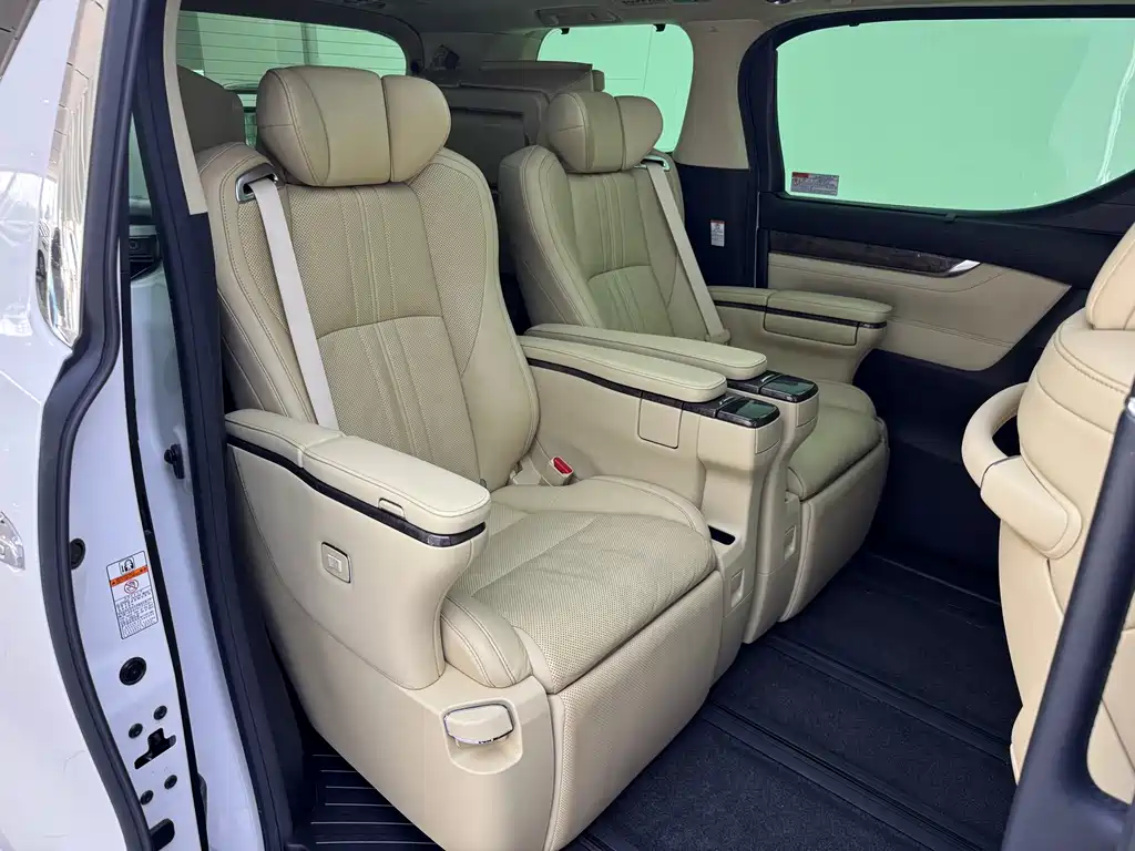 Toyota Alphard — фото 14