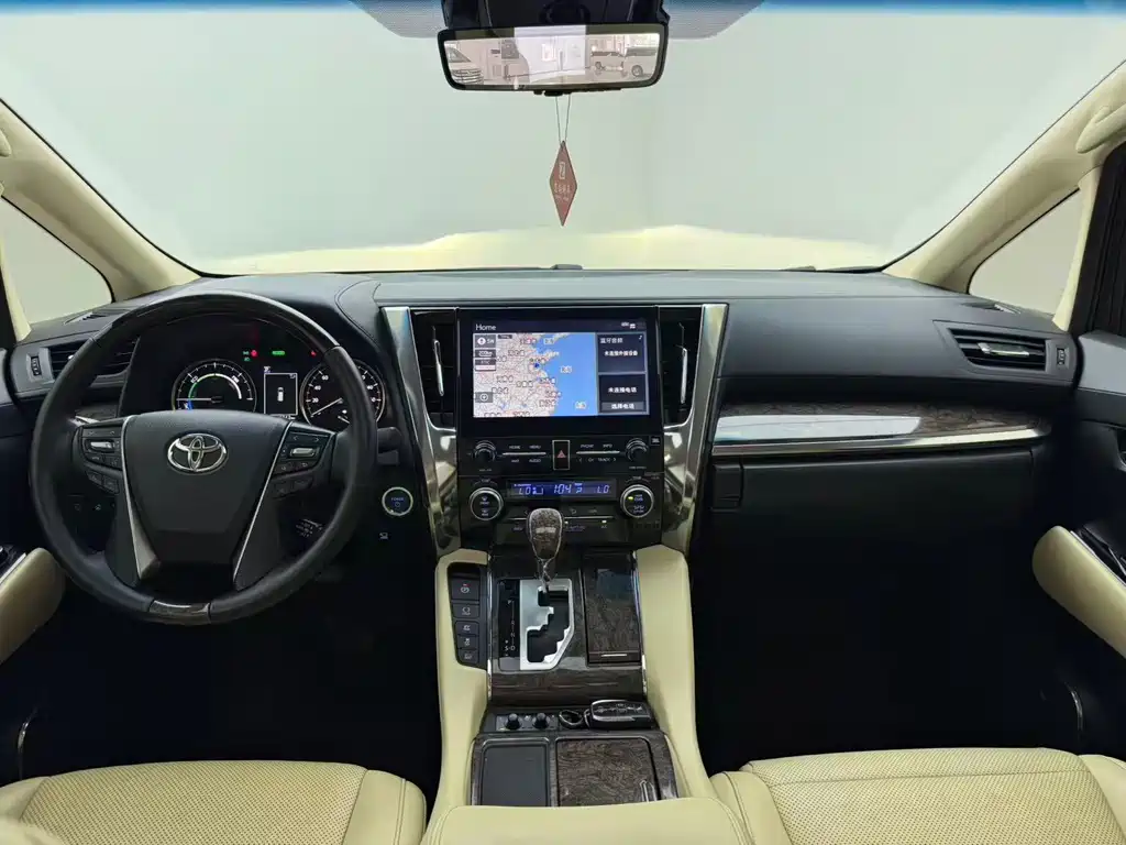 Toyota Alphard — фото 6